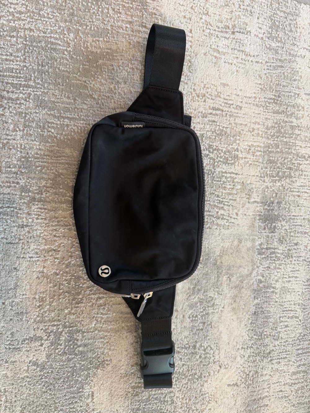 Lululemon everywhere belt bag 2.0 Large